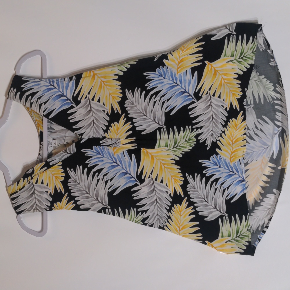 Crown & Ivy NWOT Women's Tropical Print Top